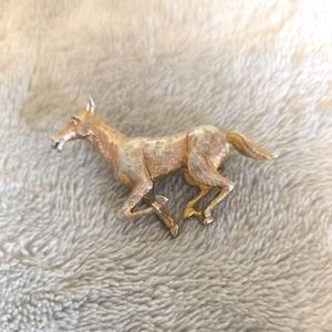 #585 Vintage Gold Tone Horse Figurine Brooch